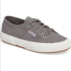 Gray Supergas